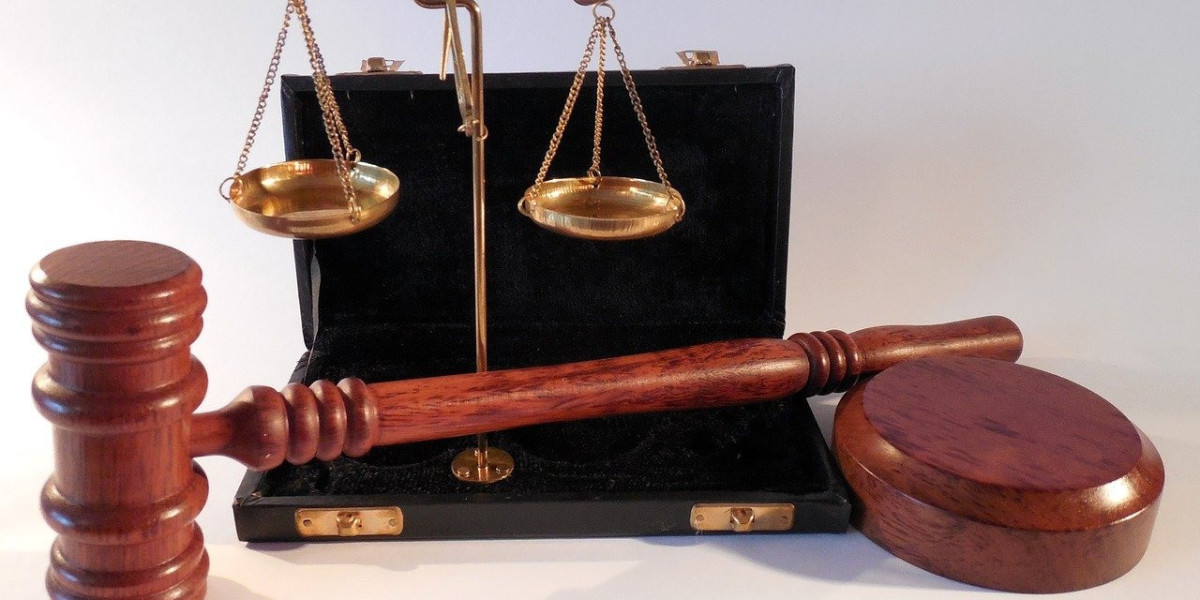 Finding the Right Lawyer Toronto – AINA LAW at Your Service